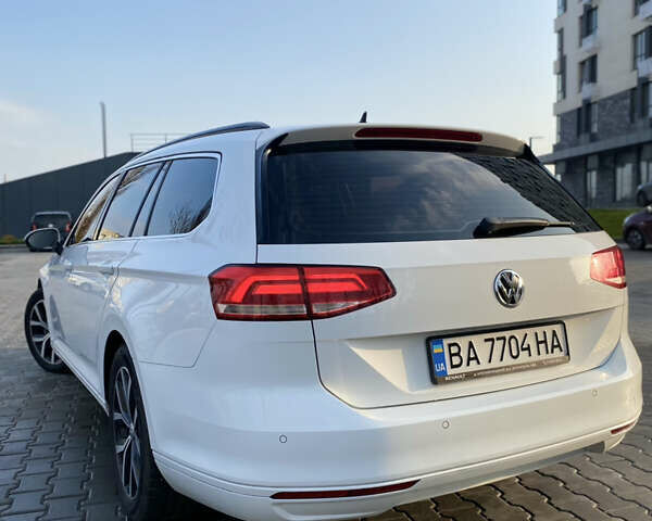 Белый Фольксваген Пассат, объемом двигателя 2 л и пробегом 245 тыс. км за 15900 $, фото 3 на Automoto.ua