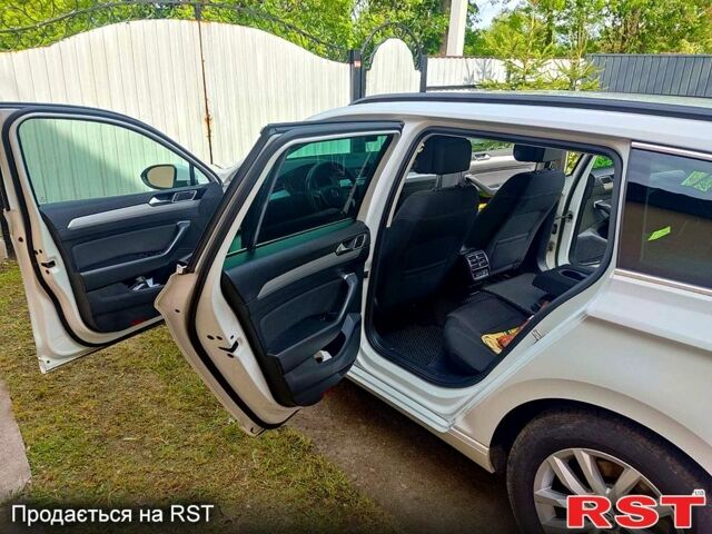 Білий Фольксваген Пассат, об'ємом двигуна 1.6 л та пробігом 220 тис. км за 14000 $, фото 7 на Automoto.ua