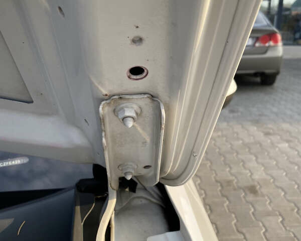 Белый Фольксваген Пассат, объемом двигателя 2 л и пробегом 245 тыс. км за 15900 $, фото 13 на Automoto.ua