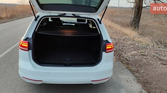 Белый Фольксваген Пассат, объемом двигателя 2 л и пробегом 270 тыс. км за 15000 $, фото 26 на Automoto.ua