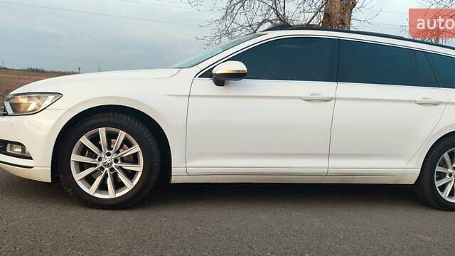 Белый Фольксваген Пассат, объемом двигателя 2 л и пробегом 270 тыс. км за 15000 $, фото 2 на Automoto.ua