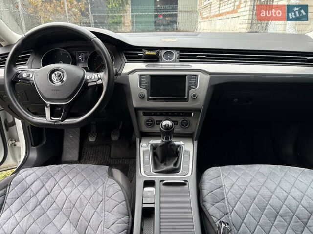 Белый Фольксваген Пассат, объемом двигателя 1.97 л и пробегом 362 тыс. км за 12900 $, фото 13 на Automoto.ua