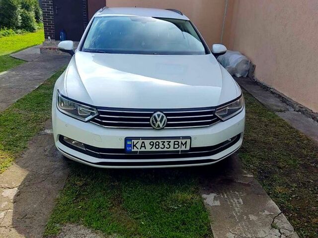 Білий Фольксваген Пассат, об'ємом двигуна 1.6 л та пробігом 220 тис. км за 14000 $, фото 1 на Automoto.ua