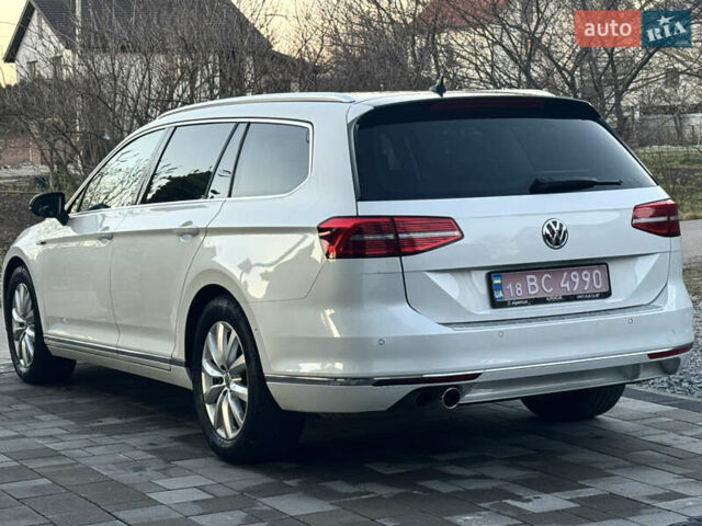 Білий Фольксваген Пассат, об'ємом двигуна 2 л та пробігом 215 тис. км за 16999 $, фото 19 на Automoto.ua