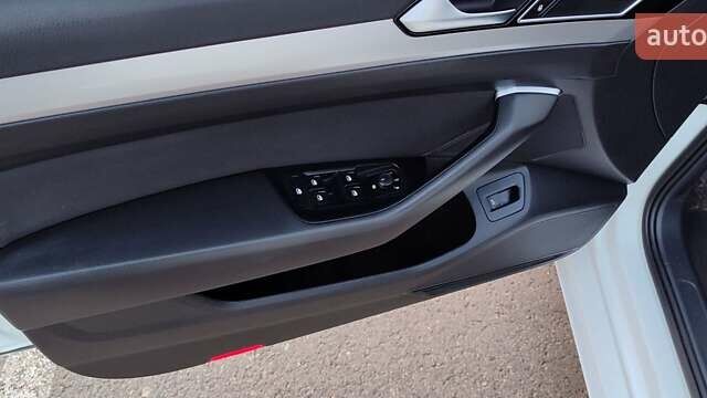 Белый Фольксваген Пассат, объемом двигателя 2 л и пробегом 270 тыс. км за 15000 $, фото 20 на Automoto.ua