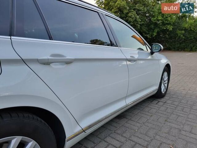 Белый Фольксваген Пассат, объемом двигателя 1.6 л и пробегом 267 тыс. км за 12750 $, фото 22 на Automoto.ua