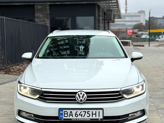 Белый Фольксваген Пассат, объемом двигателя 2 л и пробегом 256 тыс. км за 14999 $, фото 2 на Automoto.ua