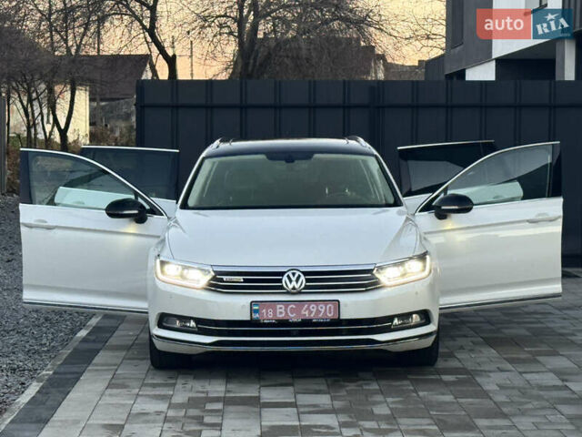 Білий Фольксваген Пассат, об'ємом двигуна 2 л та пробігом 215 тис. км за 16999 $, фото 4 на Automoto.ua
