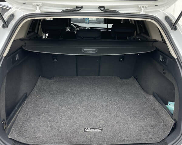 Белый Фольксваген Пассат, объемом двигателя 1.97 л и пробегом 295 тыс. км за 13400 $, фото 25 на Automoto.ua