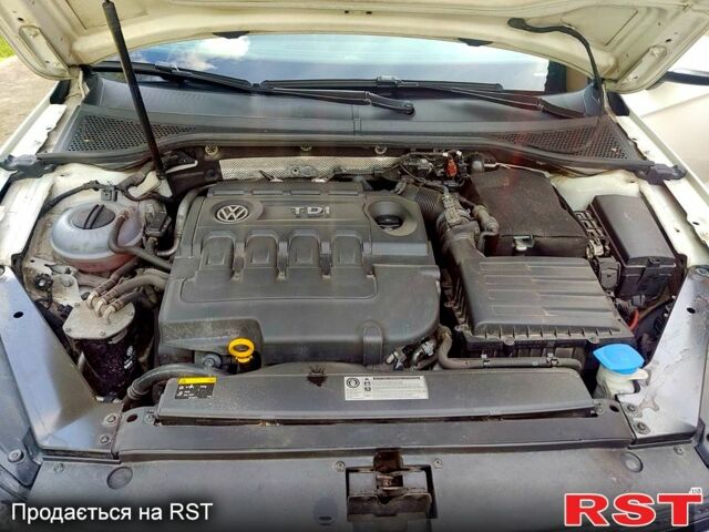 Білий Фольксваген Пассат, об'ємом двигуна 1.6 л та пробігом 220 тис. км за 14000 $, фото 5 на Automoto.ua