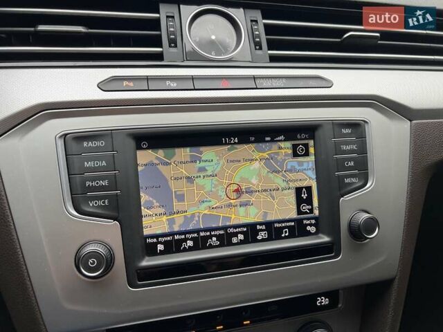 Белый Фольксваген Пассат, объемом двигателя 1.6 л и пробегом 221 тыс. км за 15500 $, фото 14 на Automoto.ua