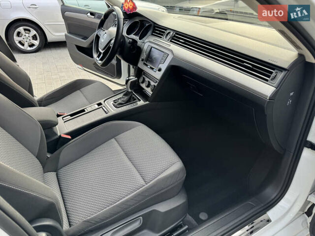 Белый Фольксваген Пассат, объемом двигателя 2 л и пробегом 291 тыс. км за 13500 $, фото 34 на Automoto.ua