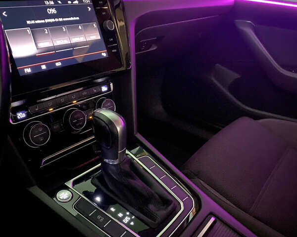 Белый Фольксваген Пассат, объемом двигателя 2 л и пробегом 245 тыс. км за 15900 $, фото 12 на Automoto.ua