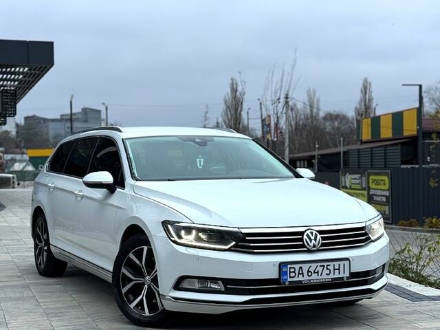 Белый Фольксваген Пассат, объемом двигателя 2 л и пробегом 256 тыс. км за 14999 $, фото 1 на Automoto.ua