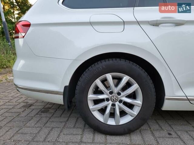 Белый Фольксваген Пассат, объемом двигателя 1.6 л и пробегом 267 тыс. км за 12750 $, фото 18 на Automoto.ua