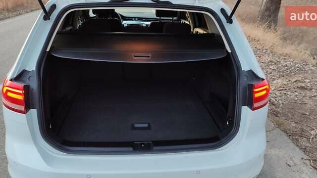 Белый Фольксваген Пассат, объемом двигателя 2 л и пробегом 270 тыс. км за 15000 $, фото 25 на Automoto.ua