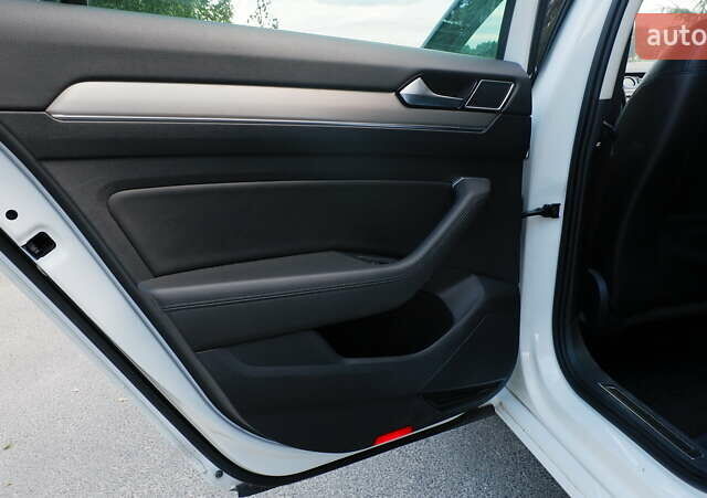 Белый Фольксваген Пассат, объемом двигателя 2 л и пробегом 280 тыс. км за 16400 $, фото 56 на Automoto.ua