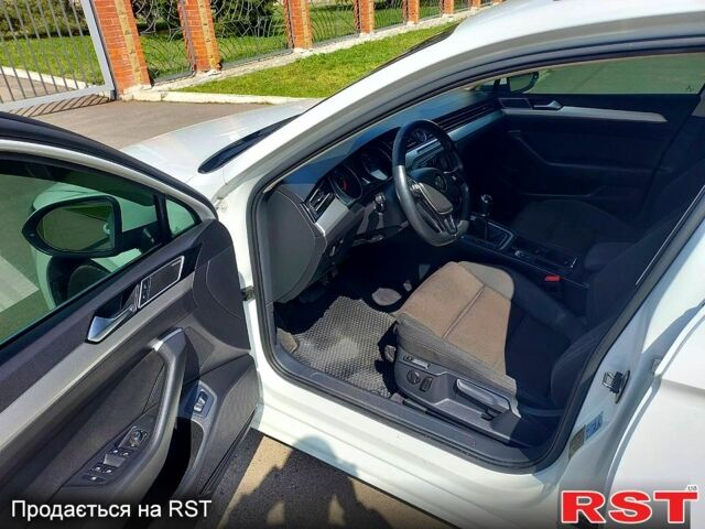 Белый Фольксваген Пассат, объемом двигателя 2 л и пробегом 320 тыс. км за 14700 $, фото 6 на Automoto.ua