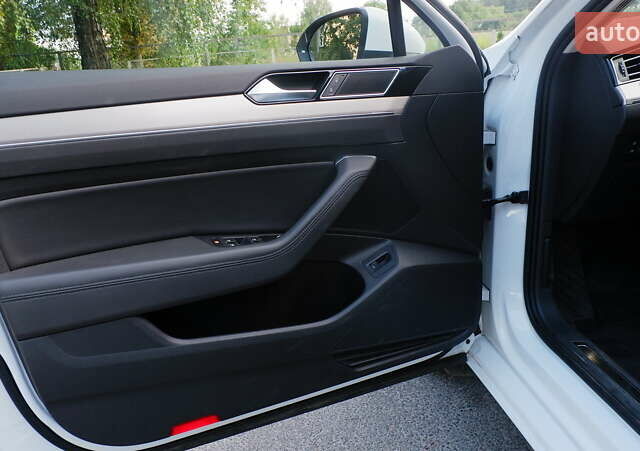 Белый Фольксваген Пассат, объемом двигателя 2 л и пробегом 280 тыс. км за 16400 $, фото 58 на Automoto.ua