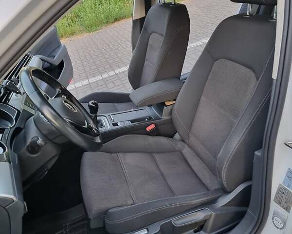 Белый Фольксваген Пассат, объемом двигателя 1.6 л и пробегом 267 тыс. км за 12750 $, фото 28 на Automoto.ua