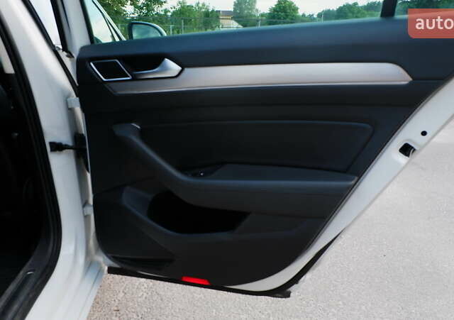 Белый Фольксваген Пассат, объемом двигателя 2 л и пробегом 280 тыс. км за 16400 $, фото 53 на Automoto.ua