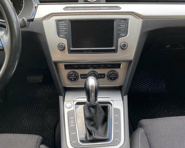 Белый Фольксваген Пассат, объемом двигателя 1.97 л и пробегом 258 тыс. км за 14900 $, фото 6 на Automoto.ua