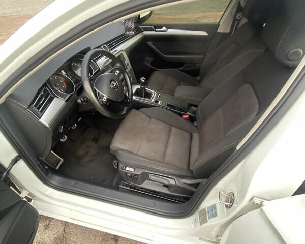 Білий Фольксваген Пассат, об'ємом двигуна 1.97 л та пробігом 260 тис. км за 15200 $, фото 13 на Automoto.ua