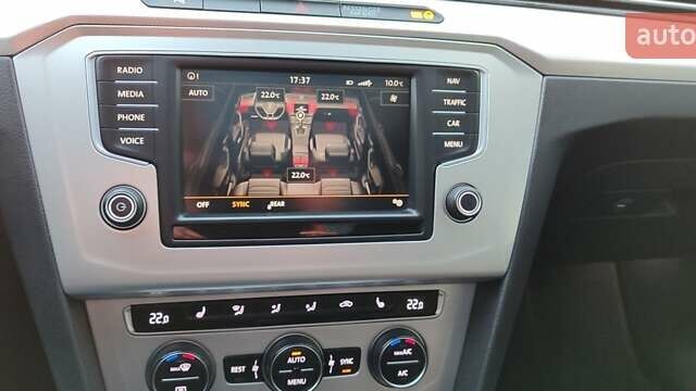 Белый Фольксваген Пассат, объемом двигателя 2 л и пробегом 270 тыс. км за 15000 $, фото 15 на Automoto.ua