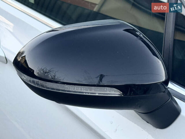 Білий Фольксваген Пассат, об'ємом двигуна 2 л та пробігом 215 тис. км за 16999 $, фото 25 на Automoto.ua