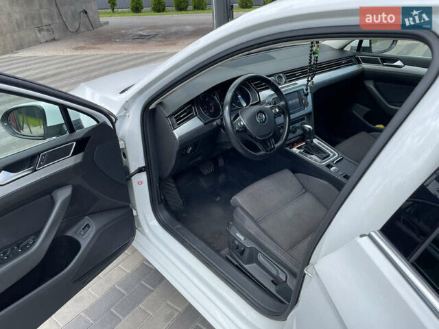 Белый Фольксваген Пассат, объемом двигателя 1.97 л и пробегом 295 тыс. км за 15200 $, фото 11 на Automoto.ua