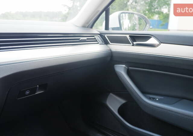 Белый Фольксваген Пассат, объемом двигателя 2 л и пробегом 280 тыс. км за 16400 $, фото 20 на Automoto.ua