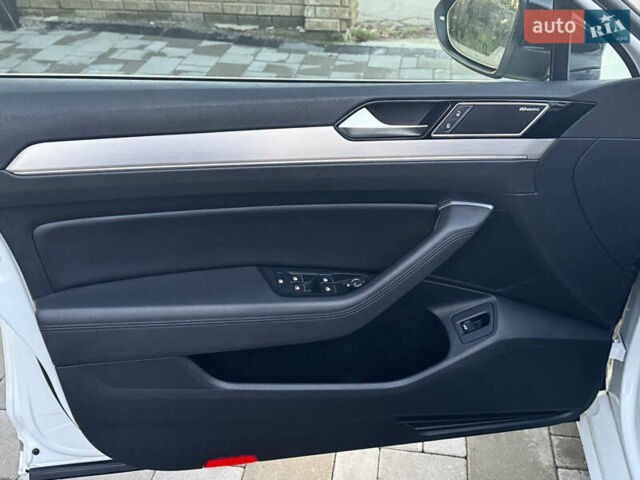 Білий Фольксваген Пассат, об'ємом двигуна 2 л та пробігом 215 тис. км за 16999 $, фото 46 на Automoto.ua