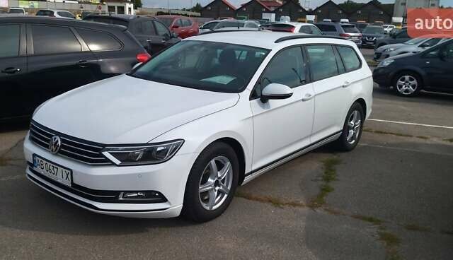 Белый Фольксваген Пассат, объемом двигателя 1.97 л и пробегом 180 тыс. км за 13900 $, фото 3 на Automoto.ua
