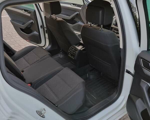 Белый Фольксваген Пассат, объемом двигателя 1.6 л и пробегом 267 тыс. км за 12750 $, фото 34 на Automoto.ua