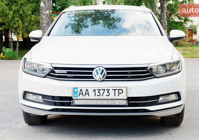 Белый Фольксваген Пассат, объемом двигателя 2 л и пробегом 280 тыс. км за 16400 $, фото 1 на Automoto.ua