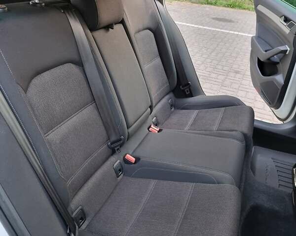 Белый Фольксваген Пассат, объемом двигателя 1.6 л и пробегом 267 тыс. км за 12750 $, фото 35 на Automoto.ua