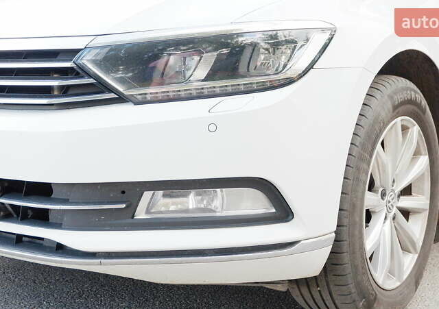 Белый Фольксваген Пассат, объемом двигателя 2 л и пробегом 280 тыс. км за 16400 $, фото 8 на Automoto.ua