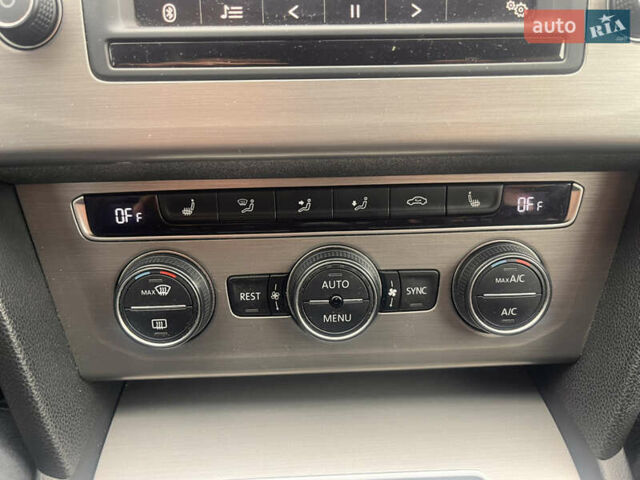 Білий Фольксваген Пассат, об'ємом двигуна 1.97 л та пробігом 312 тис. км за 13200 $, фото 23 на Automoto.ua