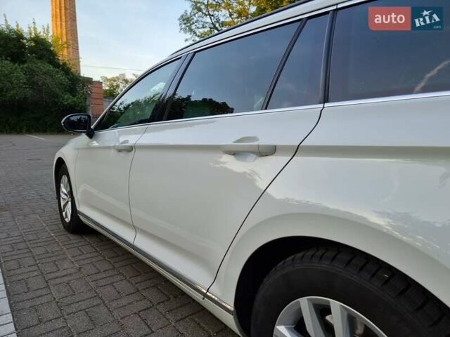 Белый Фольксваген Пассат, объемом двигателя 1.6 л и пробегом 267 тыс. км за 12750 $, фото 21 на Automoto.ua