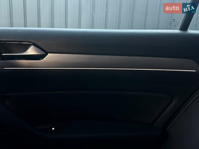 Білий Фольксваген Пассат, об'ємом двигуна 2 л та пробігом 215 тис. км за 16999 $, фото 54 на Automoto.ua