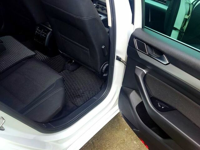 Білий Фольксваген Пассат, об'ємом двигуна 1.6 л та пробігом 220 тис. км за 14000 $, фото 9 на Automoto.ua