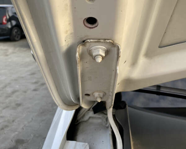 Белый Фольксваген Пассат, объемом двигателя 2 л и пробегом 245 тыс. км за 15900 $, фото 14 на Automoto.ua