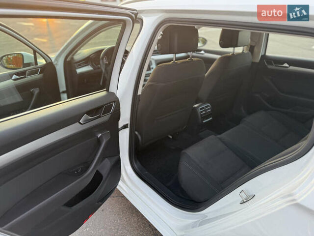 Белый Фольксваген Пассат, объемом двигателя 1.97 л и пробегом 295 тыс. км за 13300 $, фото 11 на Automoto.ua