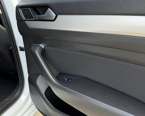 Белый Фольксваген Пассат, объемом двигателя 1.97 л и пробегом 238 тыс. км за 14250 $, фото 33 на Automoto.ua