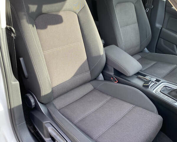 Белый Фольксваген Пассат, объемом двигателя 1.97 л и пробегом 258 тыс. км за 14900 $, фото 12 на Automoto.ua