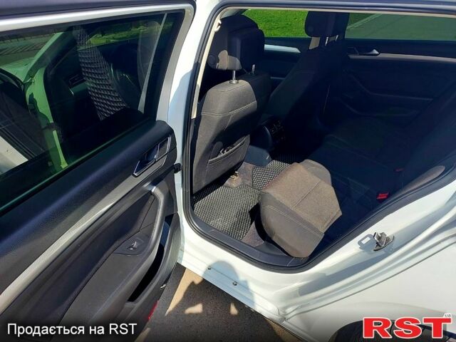 Белый Фольксваген Пассат, объемом двигателя 2 л и пробегом 320 тыс. км за 14700 $, фото 7 на Automoto.ua