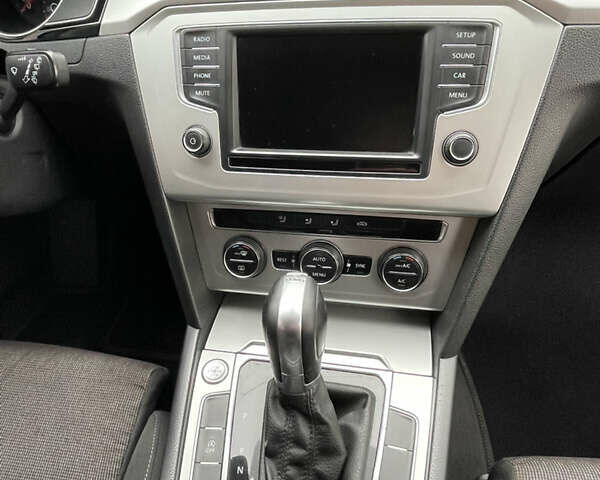 Белый Фольксваген Пассат, объемом двигателя 1.97 л и пробегом 295 тыс. км за 13400 $, фото 26 на Automoto.ua