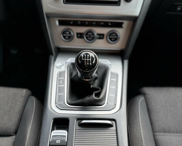 Белый Фольксваген Пассат, объемом двигателя 1.97 л и пробегом 238 тыс. км за 14250 $, фото 29 на Automoto.ua