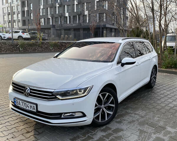 Белый Фольксваген Пассат, объемом двигателя 2 л и пробегом 245 тыс. км за 15900 $, фото 1 на Automoto.ua