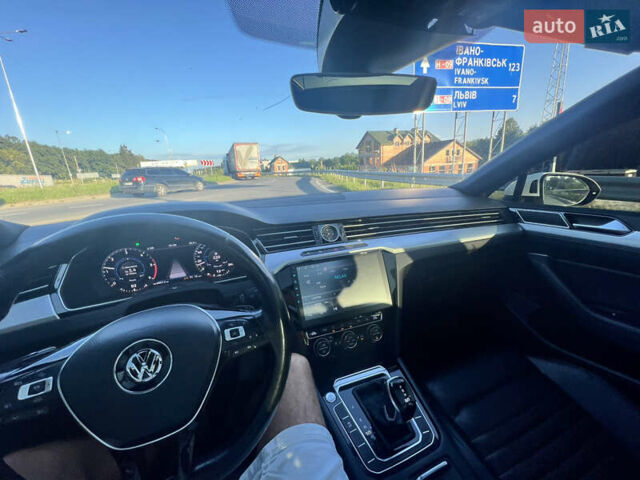Білий Фольксваген Пассат, об'ємом двигуна 1.6 л та пробігом 245 тис. км за 12700 $, фото 38 на Automoto.ua